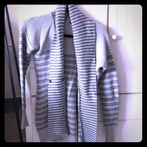 Super cute and cozy banana republic sweater